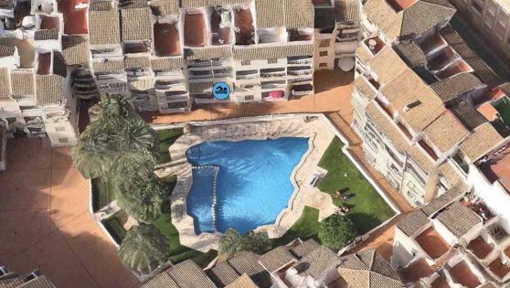 Las piscinas más curiosas tienen hasta forma de España.