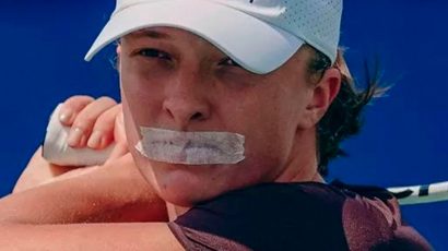 Por qué Iga Swiatek, la mejor tenista del mundo, juega con la boca tapada.