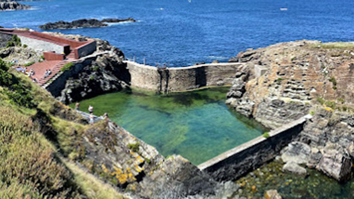 Vistas de la piscina en Asturias