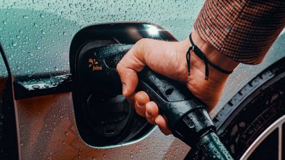 ¿Es seguro cargar el coche eléctrico cuando hay lluvia?