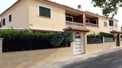 Holapisos vende 316 casas con terraza a partir de 15.000 euros