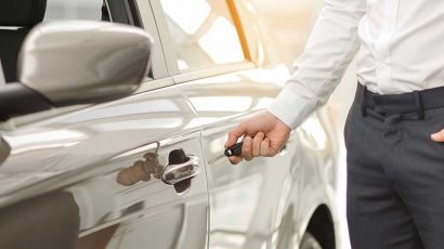 Cómo abrir los coches con cerradura oculta si el mando se queda sin pila.