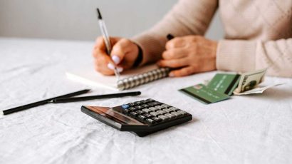 BBVA lanza una calculadora de colchón financiero para ahorrar ante gastos imprevistos.