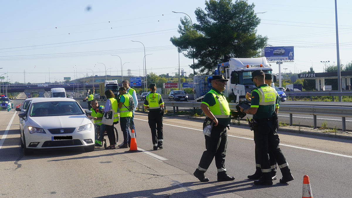 Agentes en control de tráfico