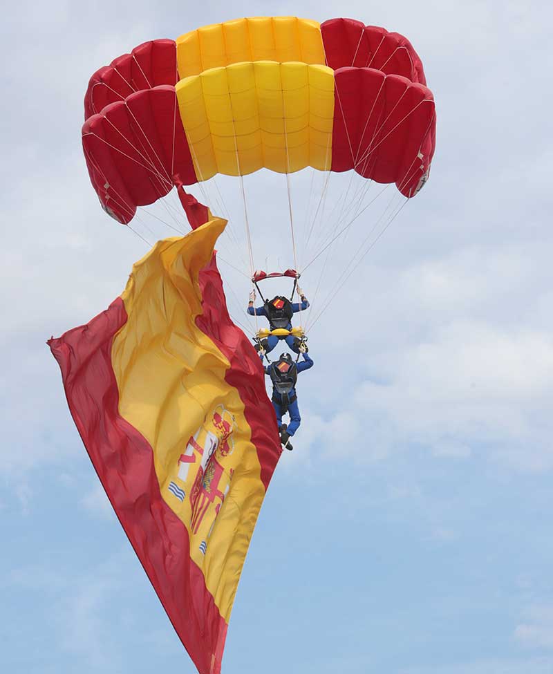 Fiesta nacional en paracaídas