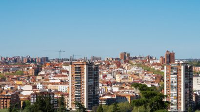 Madrid abre el plazo para pedir las ayudas al alquiler para jóvenes y mayores de 65 en las próximas semanas