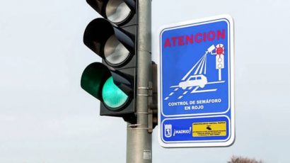 El truco para saber si un semáforo tiene cámara y evitar multas.