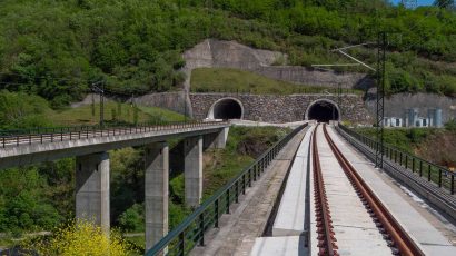 El AVE Madrid-Asturias llega después de 19 años de obras.