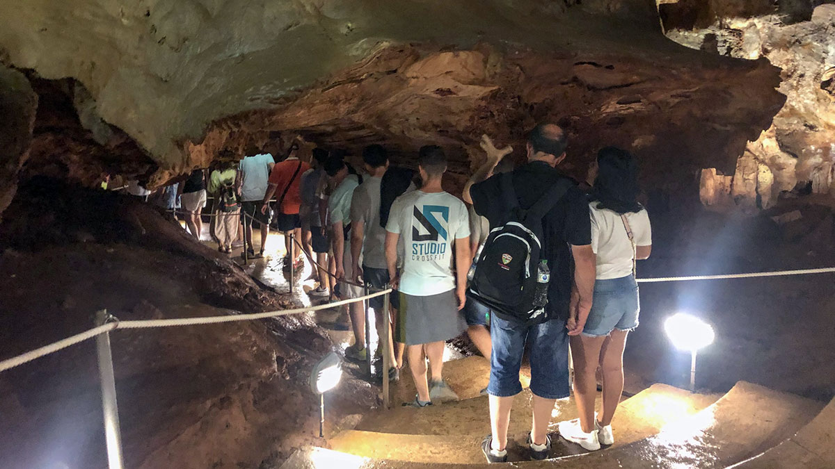 Visitantes de las Cuevas