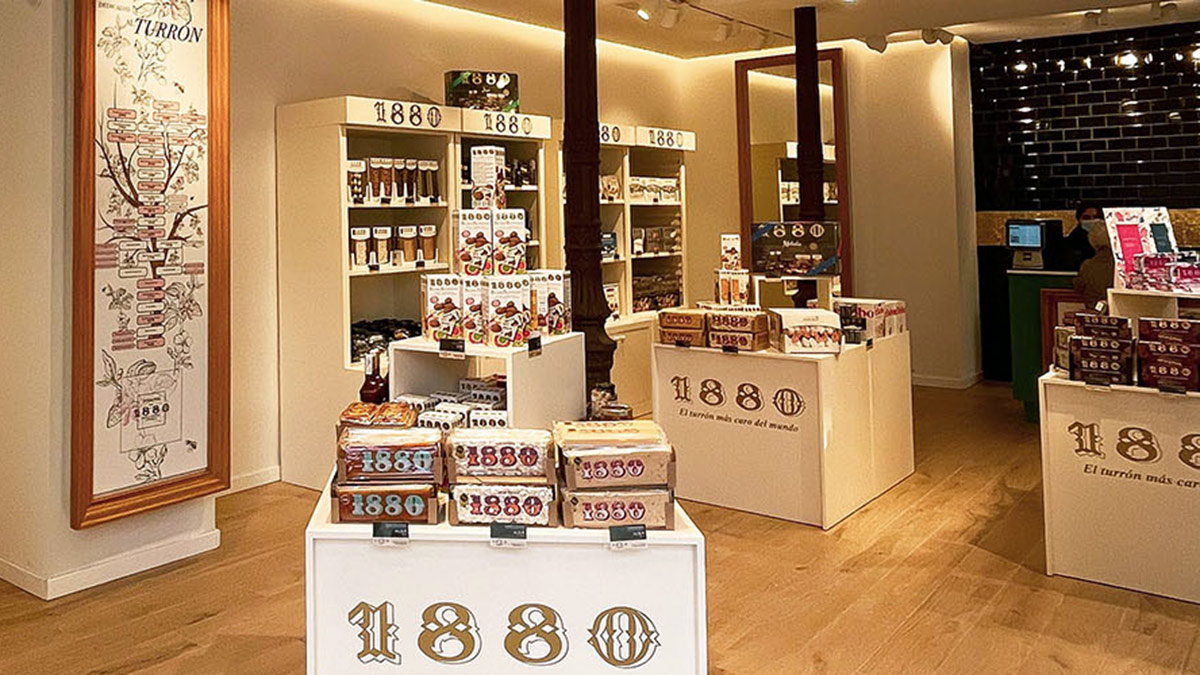 Interior de la tienda de turrones