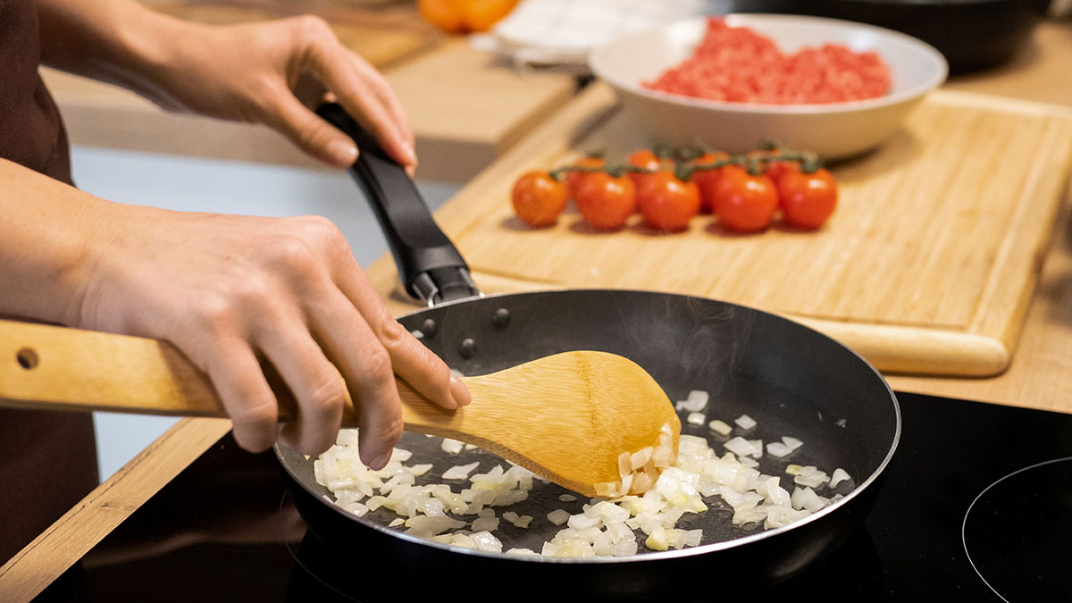 Cómo limpiar una sartén quemada para que quede como nueva