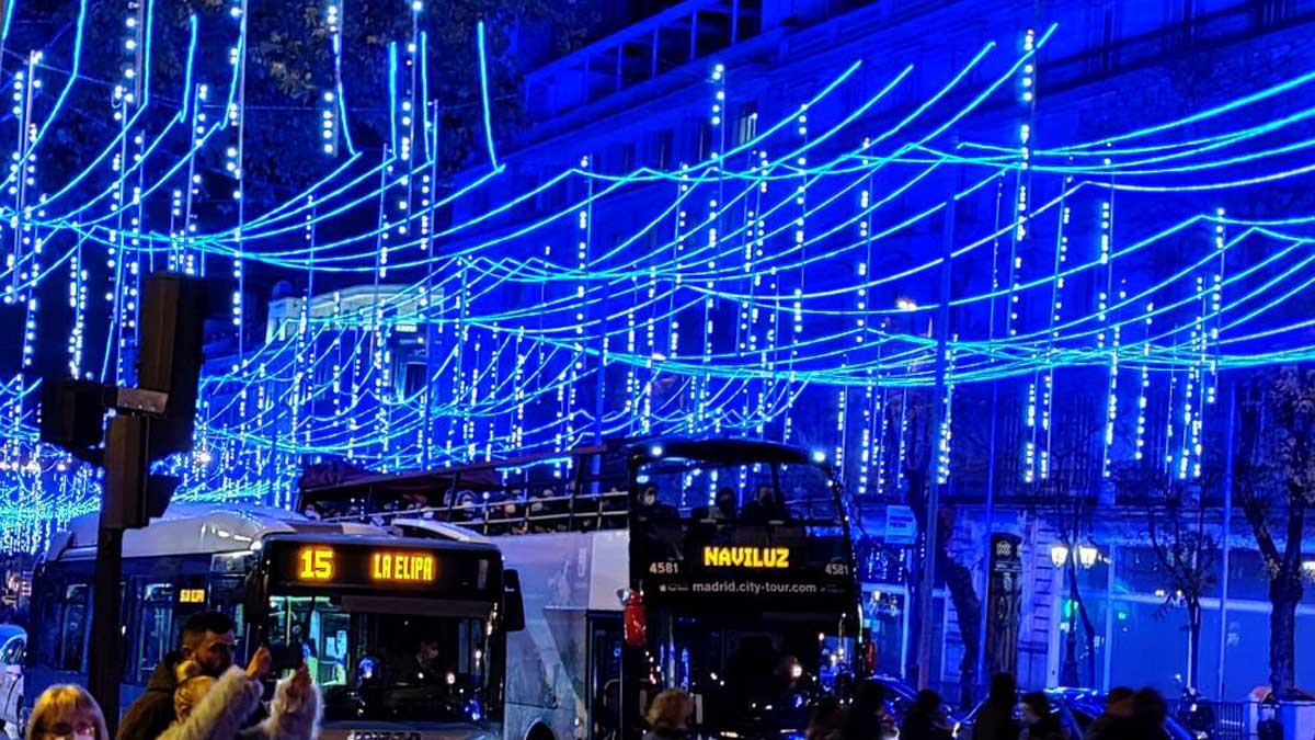El autobús de Naviluz por las calles de Madrid