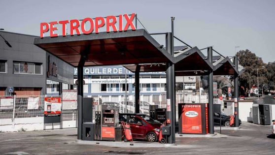 Estación de servicio de la marca de gasolineras low cost Petroprix.