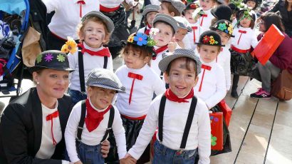 Un grupo de niños disfrazados en Carnaval.