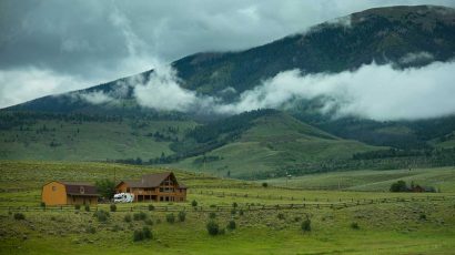 Una casa en un lugar remoto del mundo.