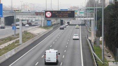 Madrid comienza a poner multas a los coches que entren a la M-30 sin etiqueta medioambiental.