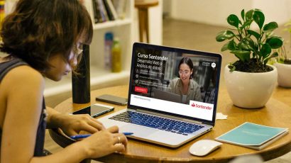 Banco Santander ofrece un curso gratuito en desarrollo web y análisis de datos para mujeres, desempleados y personas con discapacidad