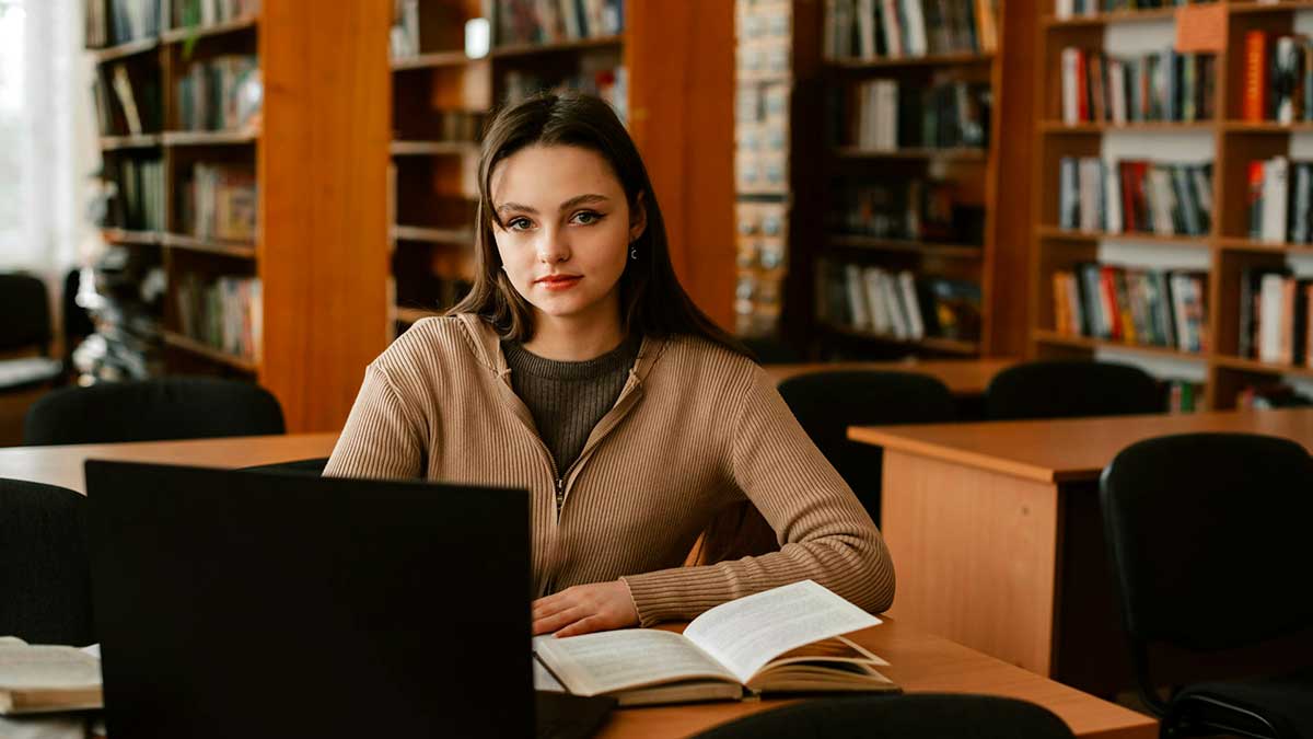 Las becas Campus Rural para universitarios están dotadas con 1.000 euros al mes.