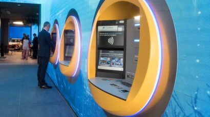 Unos cajeros de CaixaBank.