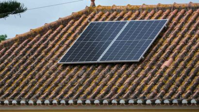Una instalación fotovoltaica en una vivienda mejora los consumos energéticos.