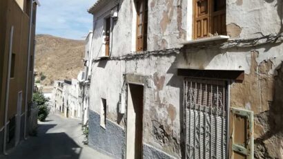 Un chollo inmobiliario en cuanto al precio, después hay que hacer reforma.