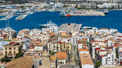 Los atascos de coches en Baleares están llevando a valorar la posibilidad de limitar un vehículo por vivienda.