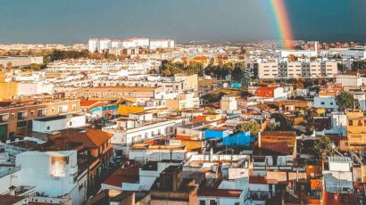 Vista de Jerez de la Frontera, con el arco iris al fondo.