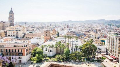 Imagen de Málaga, uno de las capitales andaluzas donde más dificultades hay para alquilar una vivienda entre los jóvenes.