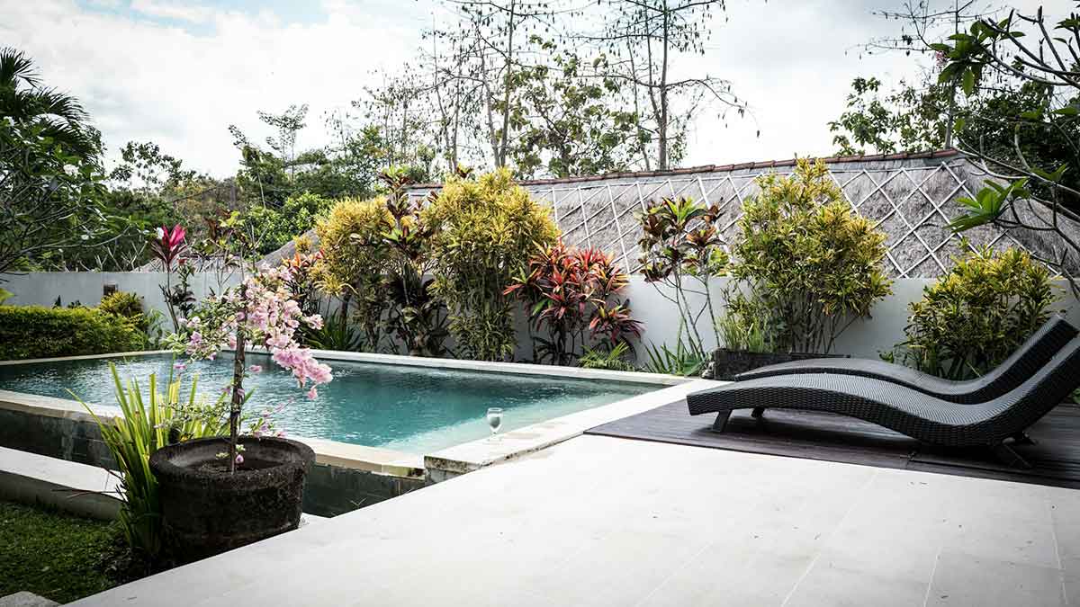 Tener piscina en casa es un lujo.