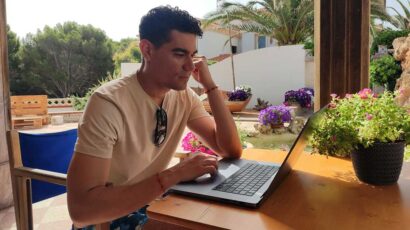 Trabajar en verano incluso en vacaciones, muy normal en algunos puestos de empleo con carga directiva.