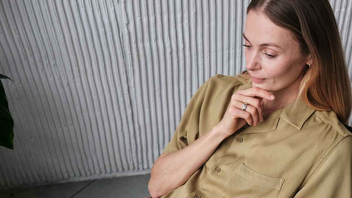 Una mujer toma una decisión.