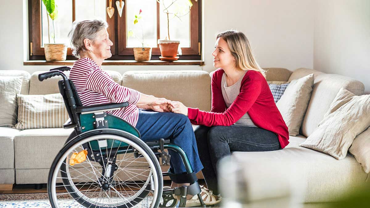 Una trabajadora ha conseguido el derecho a teletrabajar siempre para cuidar de su madre enferma.