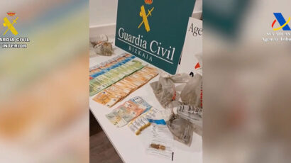 Dinero intervenido momentos antes de subirse al avión en el aeropuerto de Bilbao.