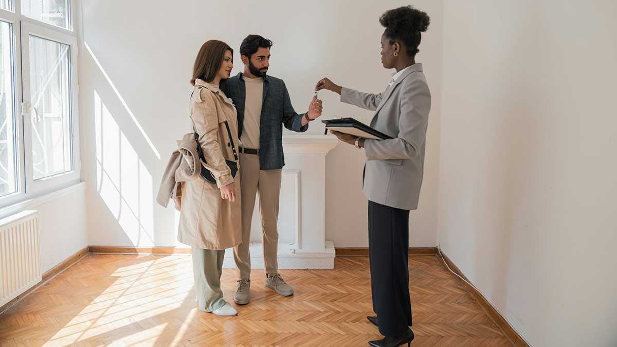 La venta exprés de vivienda, por la falta de inmuebles disponibles, cada vez es más precipitada.