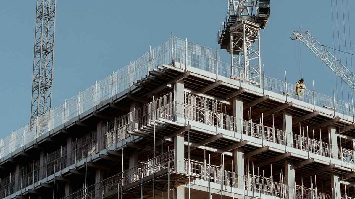 Edificio de viviendas en construcción.