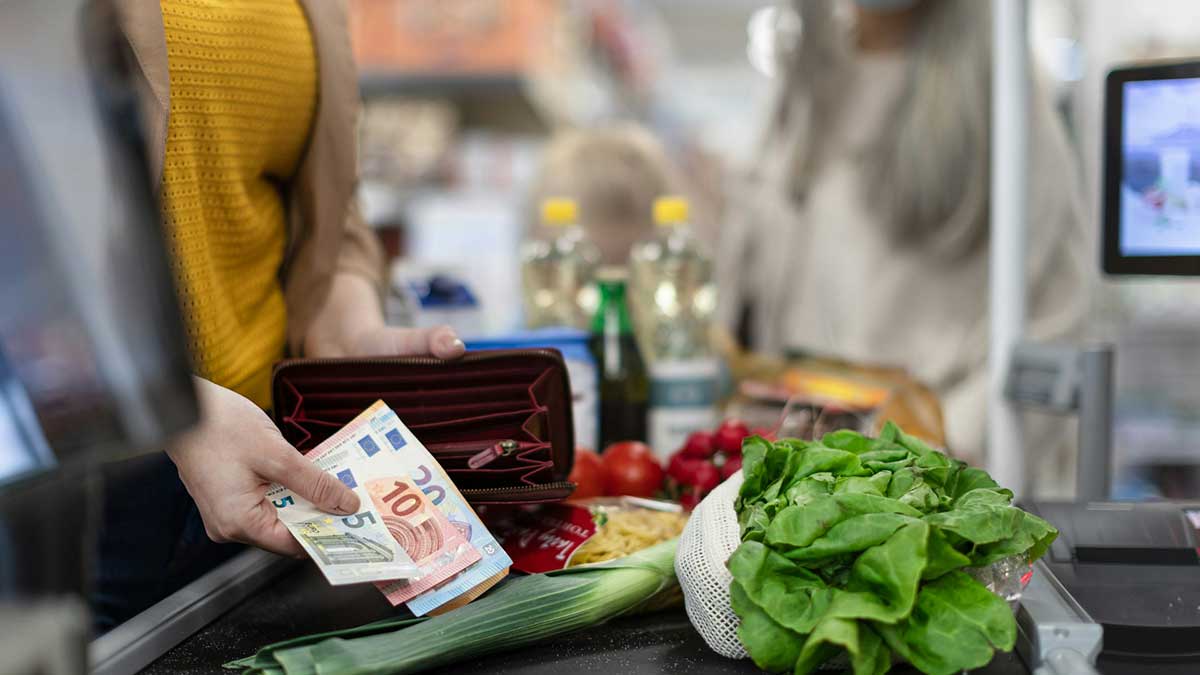 La violencia económica es una forma de posesión sobre la mujer.