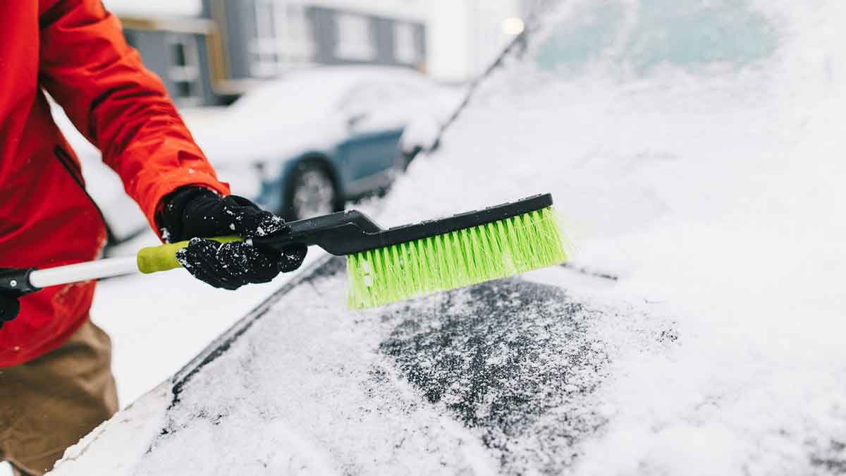 Errores que nunca hay que cometer al viajar en coche a la nieve: cómo preparar el vehículo y evitar riesgos