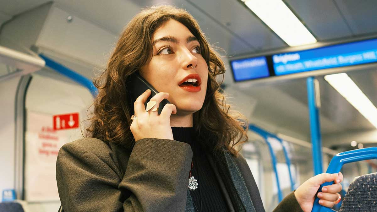 Nuevas llamadas que intentan estafarte prometiéndote falsas ofertas por cambiarte de compañía.