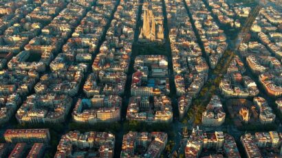 Una vista de la ciudad de Barcelona repleta de viviendas.