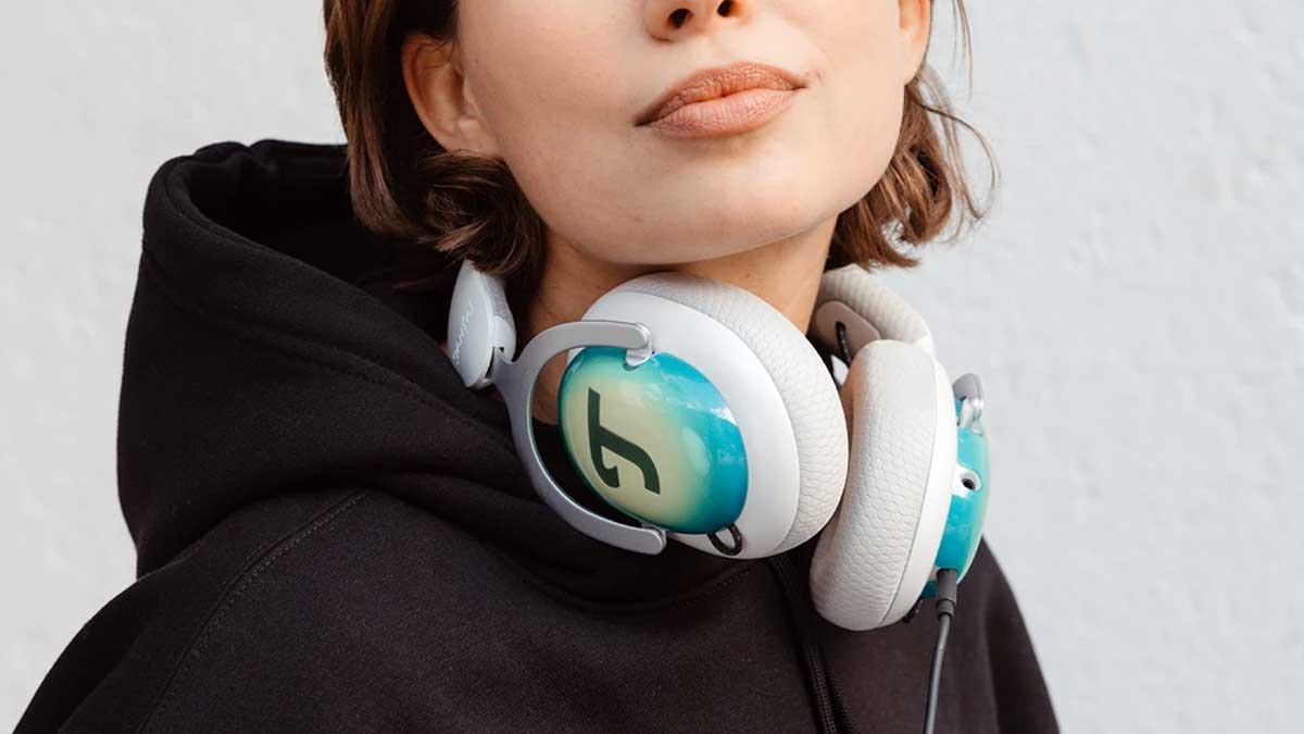 Auriculares con cable.