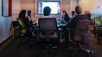 Reunión de un equipo de marketing de una empresa.