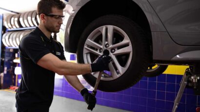 Los tres motivos por los que las ruedas de un coche eléctrico pueden durar menos que las de uno de gasolina.